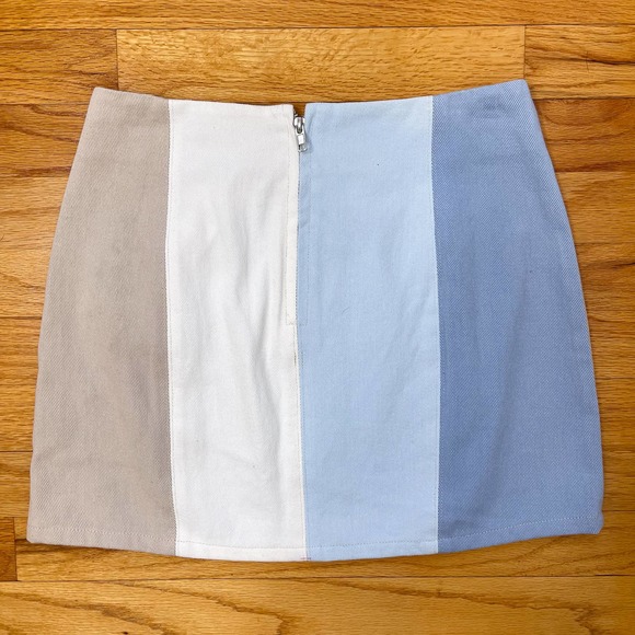 NWT Le Lis Neutral Color Block Denim Mini Skirt Size Small - Picture 3 of 3